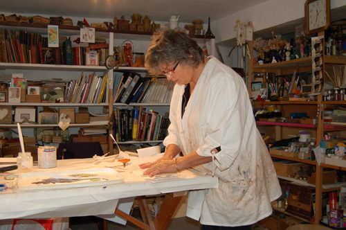 Jocelyne dans son atelier